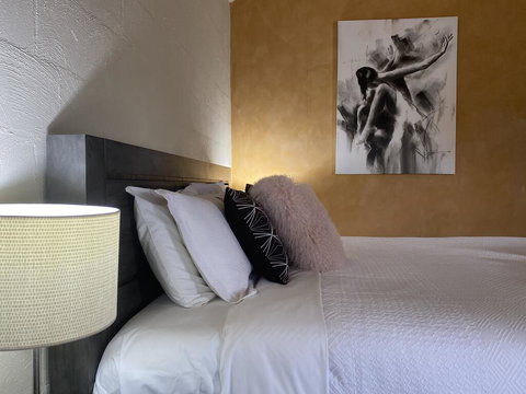 Double Nut Chalets, Daylesford - E Caravan Parks 2