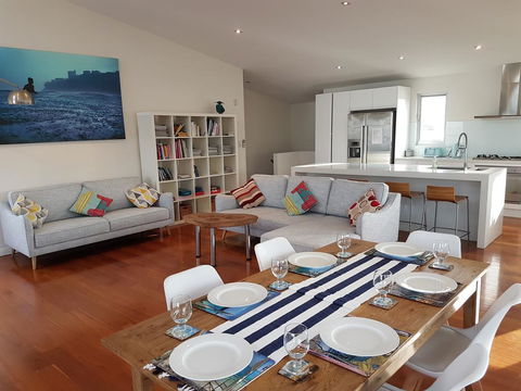 Dream Catcher Beach House - Shellharbour - E Caravan Parks 0