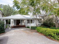 Dutchies Haven' 11 Christmas Bush Ave - Air Con large enclosed yard 2 minute walk to Dutchies