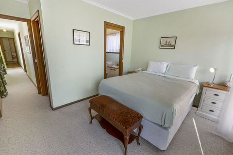 Eagle Point Getaway - Waterfront Serenity! - E Caravan Parks 2