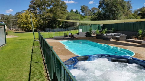 Early Settlers Motel Tocumwal - E Caravan Parks 0