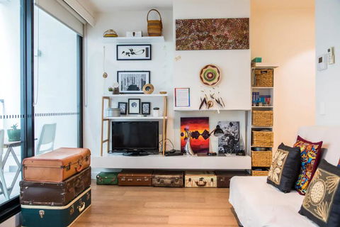 Eclectic 1 Bedroom South Yarra Hideaway - E Caravan Parks 0