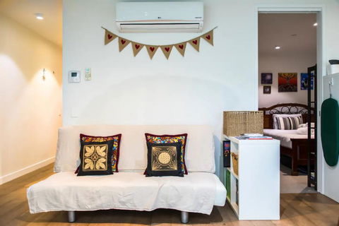 Eclectic 1 Bedroom South Yarra Hideaway - E Caravan Parks 1