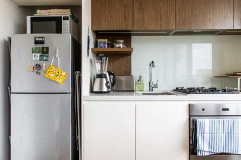 Eclectic 1 Bedroom South Yarra Hideaway - E Caravan Parks 3
