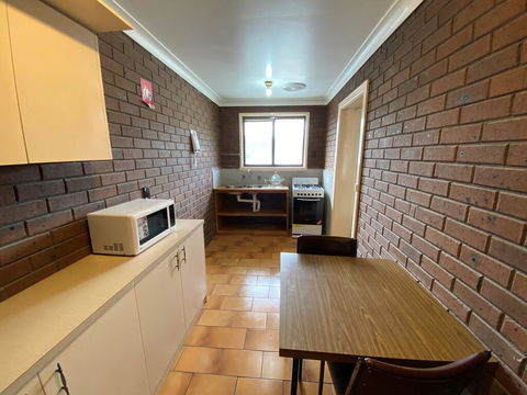 Econo Lodge Lilydale - E Caravan Parks 1