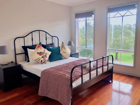 Elegant Glen House 4B5B ParkFront - E Caravan Parks 1