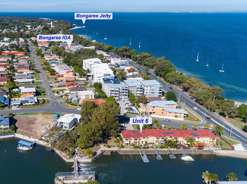 Elegant Waterfront Gem Where The Ocean Meets The Canal! - E Caravan Parks 1