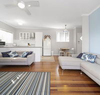 Eloora House Blue bay - E Caravan Parks