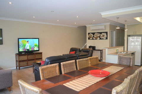 ELSINOR Townhouse 4 Mulwala - E Caravan Parks 3