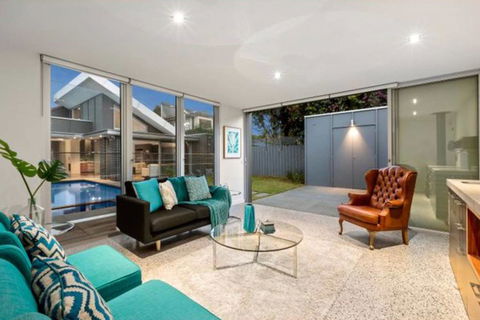 Elsternwick Paradise, Love Where You Live!!! - E Caravan Parks 1