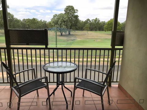 Emerald Executive Apartments - E Caravan Parks 1
