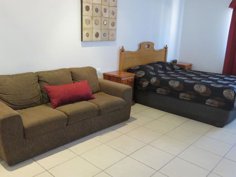 Emerald Gardens Motel & Apartments - E Caravan Parks 1