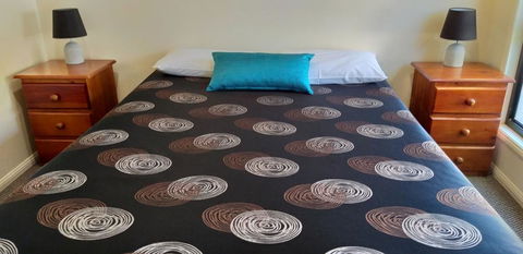 Emerald Motel Apartments - E Caravan Parks 3