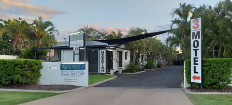 Emerald Motel Apartments - E Caravan Parks 0
