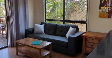 Emerald Motel Apartments - E Caravan Parks 1