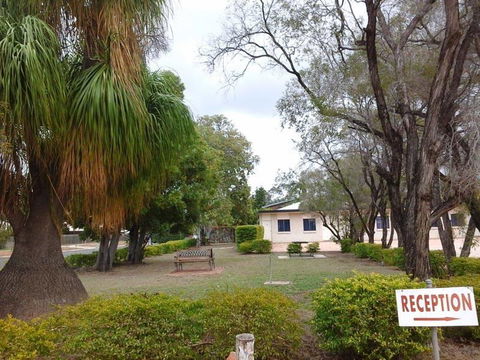 Emerald Tower Motor Inn - E Caravan Parks 2