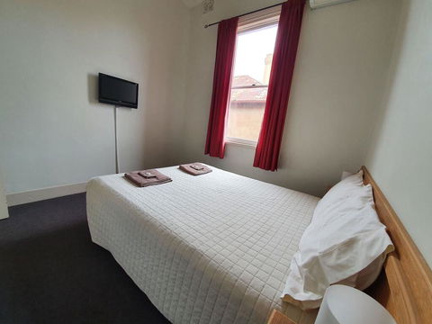 Empire Hotel Goulburn - E Caravan Parks 1