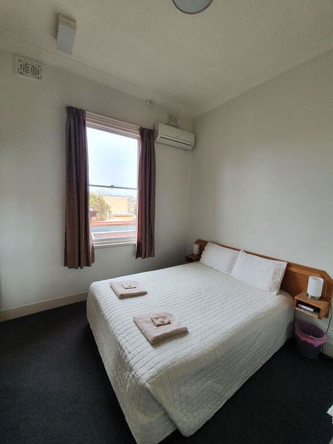 Empire Hotel Goulburn - E Caravan Parks 3