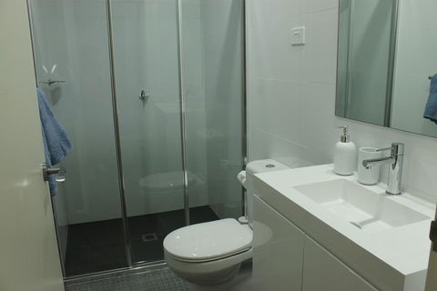 Enjoyable Holiday Home For Group Six - E Caravan Parks 2