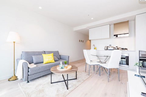 EQ Tower Luxury 1 Bedroom Central Melbourne - E Caravan Parks 1