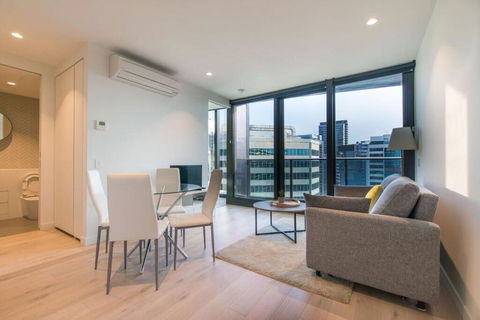 EQ Tower Luxury 1 Bedroom Central Melbourne - E Caravan Parks 0