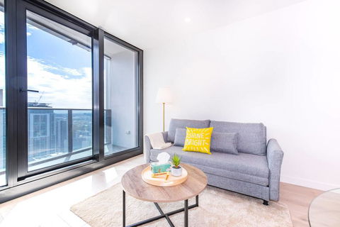 EQ Tower Luxury 1 Bedroom Central Melbourne - E Caravan Parks 2