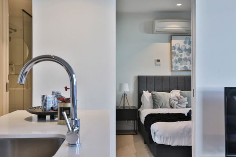 EQ TOWER Melbourne CBD APT - E Caravan Parks 1