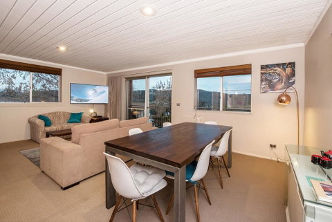 Erulisse-Spacious Townhouse With Magical Lake Views - E Caravan Parks 1