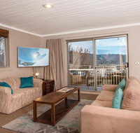 Erulisse-Spacious townhouse with magical lake views