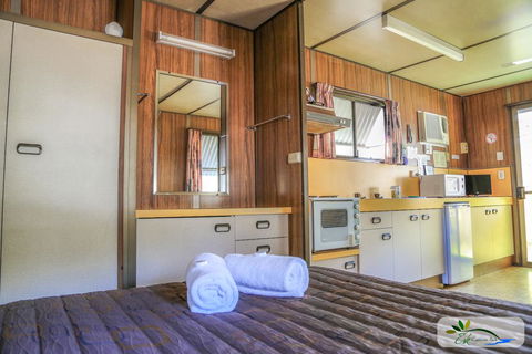 Esk Caravan Park & Rail Trail Motel - E Caravan Parks 1