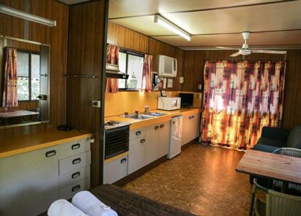 Esk Caravan Park & Rail Trail Motel - E Caravan Parks 3