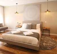 EVOLVE Near Adelaide CBD - Netflix / Wine / Lock up Garage - E Caravan Parks