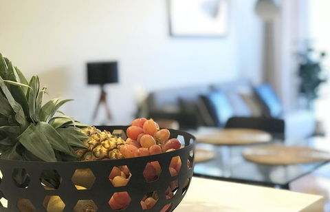 EVOLVE Near Adelaide CBD - Netflix / Wine / Lock Up Garage! - E Caravan Parks 3