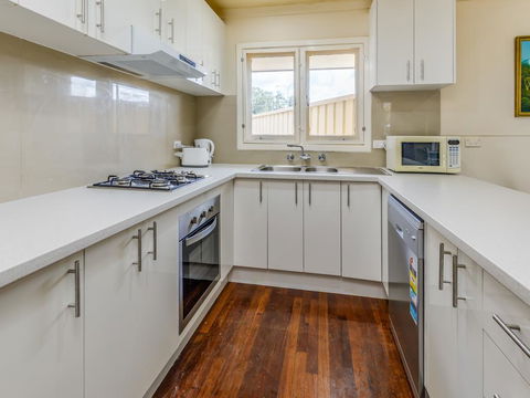 Exclusive Handy Holiday House - E Caravan Parks 2