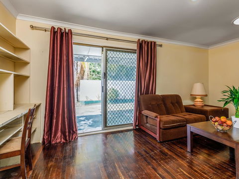 Exclusive Handy Holiday House - E Caravan Parks 1