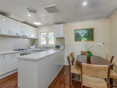 Exclusive Handy Holiday House - E Caravan Parks 3