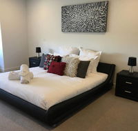 Executive Mansion Spring Racing Melbourne Cup - E Caravan Parks