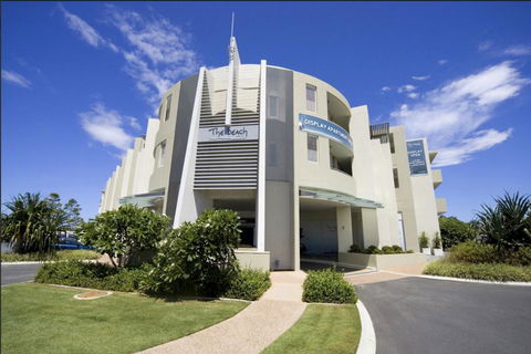 EXTRA LARGE 2 Bed Apartment - 3 Pools And Spa - Mountain View - BEACHFRONT LOCATION CABARITA BEACH - E Caravan Parks 1