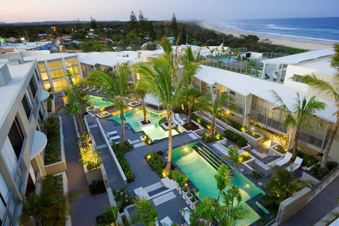 EXTRA LARGE 2 Bed Apartment - 3 Pools And Spa - Mountain View - BEACHFRONT LOCATION CABARITA BEACH - E Caravan Parks 2
