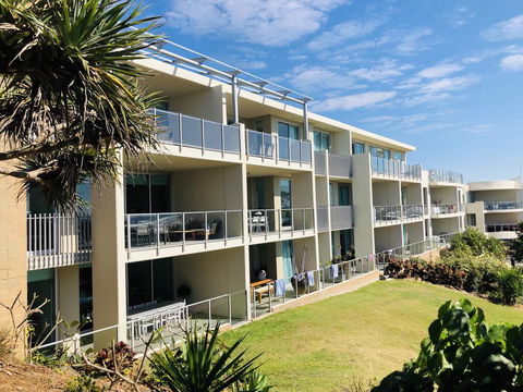 EXTRA LARGE 2 Bed Apartment - 3 Pools And Spa - Mountain View - BEACHFRONT LOCATION CABARITA BEACH - E Caravan Parks 3