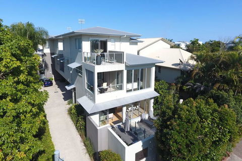 Fabulous 3 Bedroom Noosa Townhouse - E Caravan Parks 0