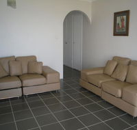 Fabulous location - Ground Floor Waterfront Unit Clearview Apartments - E Caravan Parks