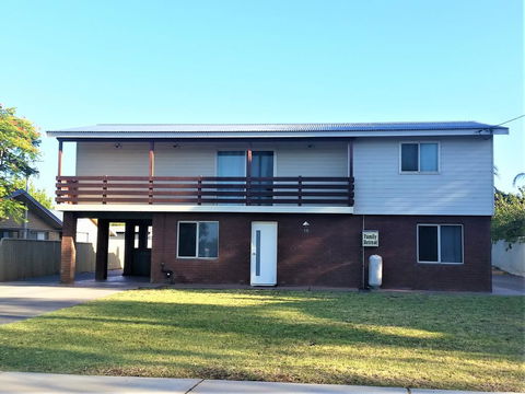 Family Retreat - E Caravan Parks 0