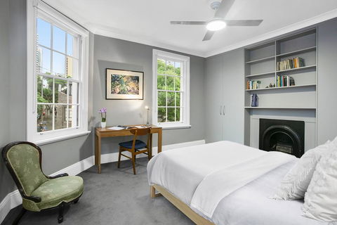Family Terrace Home Minutes From Oxford Street And CBD - E Caravan Parks 1