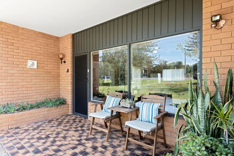 Fi's Beach House - E Caravan Parks 1