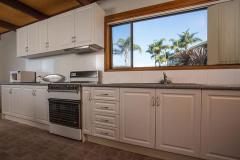 Fishermans Lodge - E Caravan Parks 1