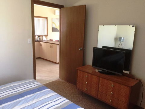 Flat 2, 42 McMillan Rd - E Caravan Parks 1