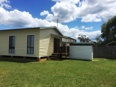 Flat 2, 42 McMillan Rd - E Caravan Parks 0