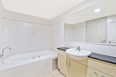 Flightdeck 301 5-7 Clarence Street - E Caravan Parks 2