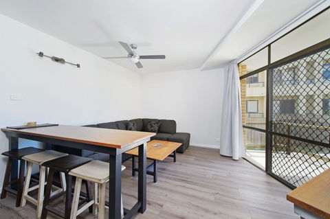 Flynns Beach Apartments 4, 41 Pacific Drive - E Caravan Parks 2